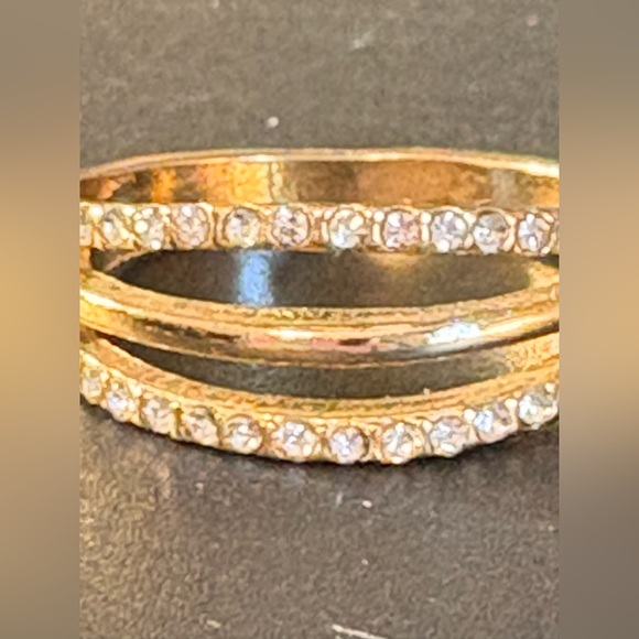 Elegant Gold and Silver Women's Ring - Picture 4 of 11